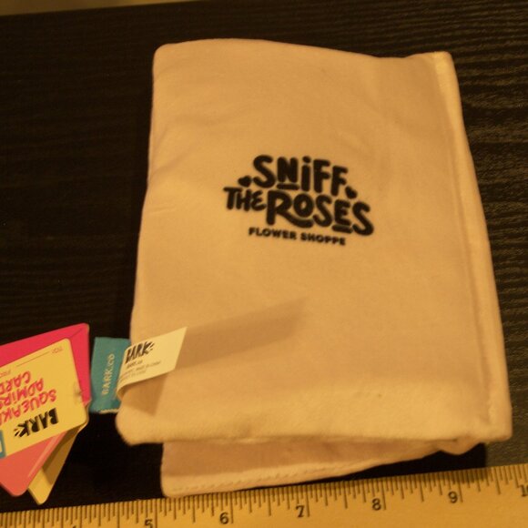 Bark Squeakret Admirer Toy - Picture 8 of 8